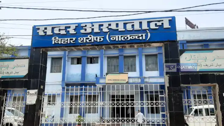 Bihar News : सदर अस्पताल के क्लर्क ने वेतन के साथ अन्य राशि 