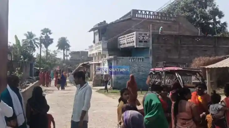 Bihar News : बिहार में दबंग पड़ोसी ने दरवाजे पर बना दी दिवार,