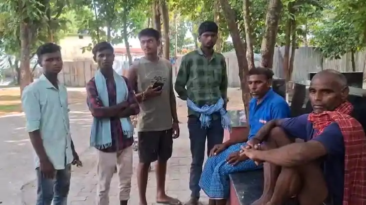 Bihar News : भागलपुर में करंट लगने से युवक की हुई मौत, परिजन Bihar News : भागलपुर में करंट लगने से युवक की हुई मौत, परिजन