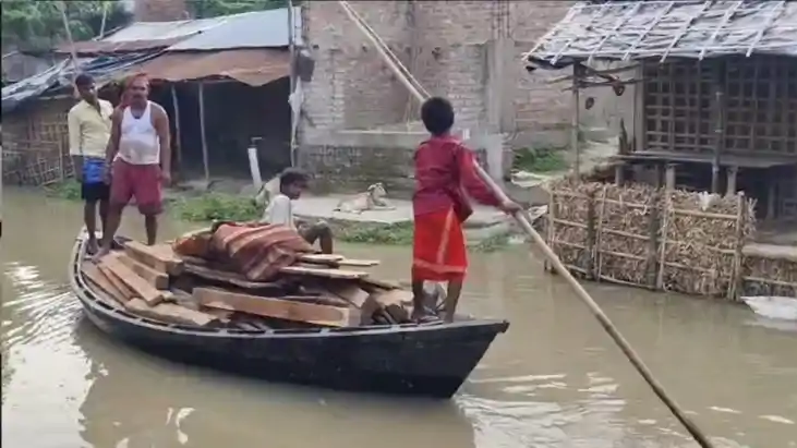 Flood Forces Children to Become Boatmen in Bihar Katihar