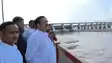 Bihar News : गंडक के बढ़ते जलस्तर से बढ़ी चिंता, सांसद सुनील कुमार ने लिया वाल्मीकिनगर बराज का जायजा, कहा- 'सरकार पूरी तरह मुस्तैद'