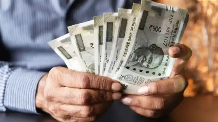 आठवें वेतन आयोग का लाभ पाने के लिए सरकारी  कर्मियों का इंतजा