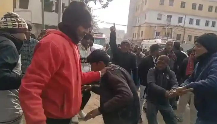 सदर अस्पताल में 'तालिबानी इंसाफ': टोटो में बैठने पर नाबालिग 