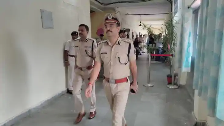 Bihar police - डीआईजी का एक्शन, तीन इंस्पेक्टरों को किया संस Bihar police - डीआईजी का एक्शन, तीन इंस्पेक्टरों को किया संस