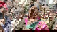 Snake bite - गोइठा पाथ रही विवाहिता का सर्पदंश से हुई मौत, 18 महीने के बच्चे के सिर से उठा मां का साया, पति दूसरे राज्य में करता  है काम