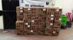 Bihar News : शराब तस्करों का अनोखा कारनामा देखकर हैरान रह गयी पुलिस, ट्रक के तहखाने से लाखों की शराब किया बरामद, दो को किया गिरफ्तार 