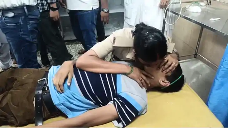 Bihar News : महिला होमगार्ड जवान के बेटे ने फांसी का फंदा लग Bihar News : महिला होमगार्ड जवान के बेटे ने फांसी का फंदा लग