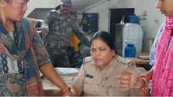 50 घूस ले रही थी महिला थाना प्रभारी, ACB ने रंगे हाथ दबोचा