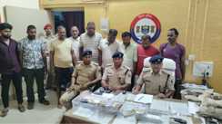 Bihar News : नोट डबल करने वाले बड़े गिरोह का मोतिहारी पुलिस ने किया पर्दाफाश, बर्खास्त जवानों समेत नौ ठगों को किया गिरफ्तार