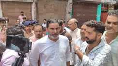 बांकीपुर उपचुनाव : पटना के दलदली रोड में EVM बदलने की सूचना पर हंगामा, मौके पर पहुंचे प्रशांत किशोर