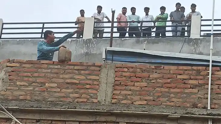 Bihar News : मोतिहारी में अतिक्रमण हटाने के दौरान डॉक्टर ने 