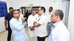 Bihar News : मंत्री डॉ. अशोक चौधरी ने पारस हॉस्पिटल जाकर घायल बच्ची का जाना हाल चाल, हरसंभव मदद का दिया भरोसा 
