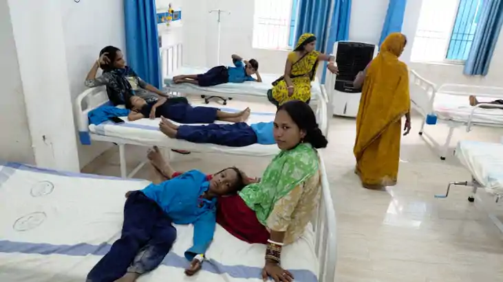 Bihar News : मिड-डे मील खाने से दो दर्जन बच्चों की बिगड़ी तबि
