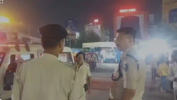 DSP Midnight Patna Junction Check Warns Negligent Cops
