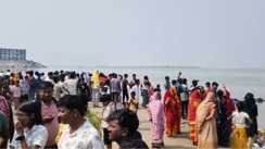 Bihar News : भागलपुर में स्नान के दौरान दर्दनाक हादसा, दो मासूम बच्चों के सामने पिता गंगा में डूबा, तलाश जारी