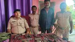 Bihar News -बिहार के इस इलाके में दारू और देसी  पिस्टल  बनाने की चल रही थी फैक्ट्री, छापेमारी करने पहुंची पुलिस भी रह गई हैरान