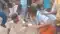 Bihar News - जेल में बंद कैदी की मौत पर भड़के लोगों ने कीआगजनी, बीच सड़क की पुलिस अधिकारी की पिटाई 