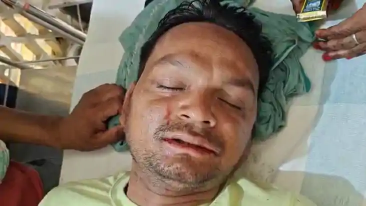 Bihar Crime - अंचलाधिकारी के आवास में घुसकर दबंगों ने युवक क Bihar Crime - अंचलाधिकारी के आवास में घुसकर दबंगों ने युवक क