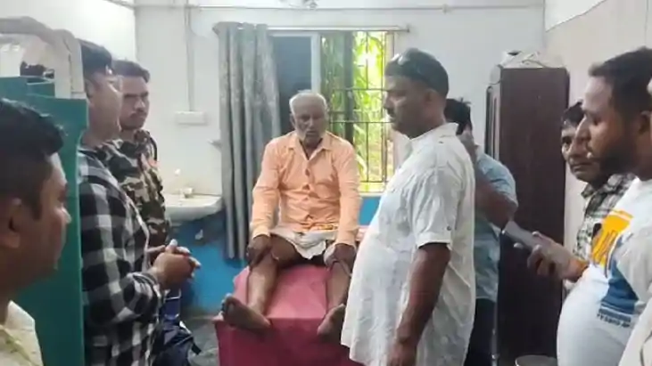 Bihar News - अपनी ही बंदूक से चली गोली से घायल हुआ पूर्व वि Bihar News - अपनी ही बंदूक से चली गोली से घायल हुआ पूर्व वि