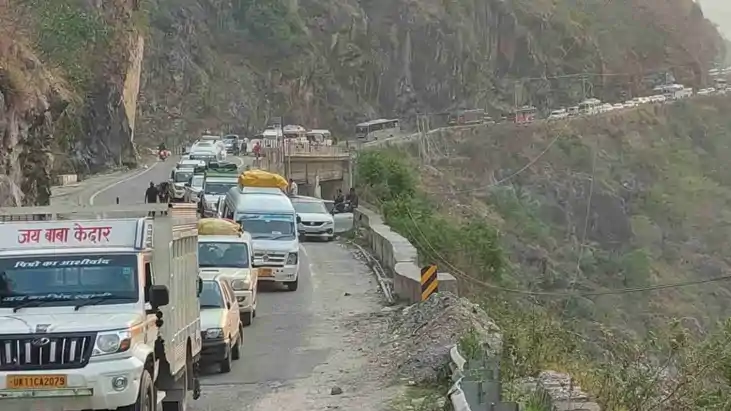 उत्तर भारत में रिकॉर्ड तोड़ गर्मी का सितम, राहत पाने के लिए 