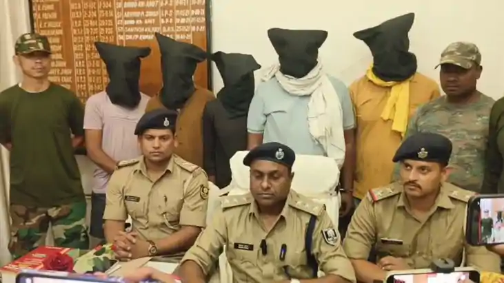 चेन लूटकांड का बड़ा खुलासा, तीन शातिर लुटेरों और सोना गलाने 