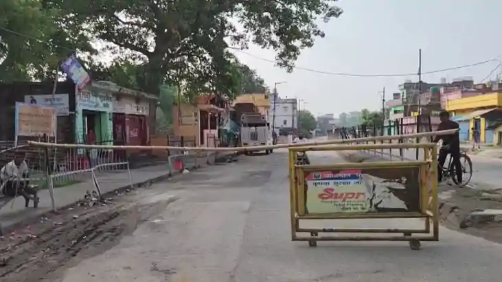 potholes in National Highway 80 in Mokama