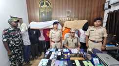 Bihar News : भोजपुर पुलिस ने ऑनलाइन गेमिंग गिरोह का किया पर्दाफाश, 9 शातिर अपराधियों को किया गिरफ्तार, दर्जनों मोबाइल और बैंकिंग दस्तावेज किया बरामद  