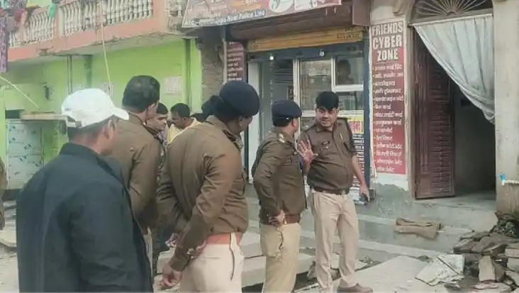 पुलिस लाइन के पास हत्या, जान बचाने के लिए अनजाने घर में घुसा