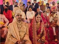 सामूहिक विवाह कार्यक्रम में एक हुए CM के बेटे अभिमन्यु और बहू इशिता, संतों का मिला आशीर्वाद,  बाबा रामदेव ने धीरेंद्र शास्त्री से ली चुटकी- 'आपका भी ऐसे ही कराएंगे'