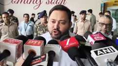 Bihar Election 2025 - बीच चुनाव बिहार की महिलाओं के खाते में भेजे जा रहे 10 हजार रुपए, तेजस्वी यादव ने चुनाव आयोग  लगाया पर एनडीए को फायदा पहुंचाने के आरोप