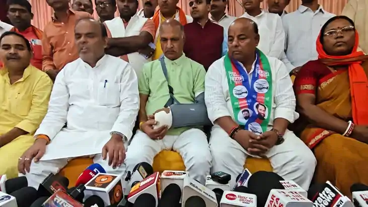 Bihar Crime : असामाजिक तत्वों ने सात वाहनों को किया क्षतिग्र Bihar Crime : असामाजिक तत्वों ने सात वाहनों को किया क्षतिग्र