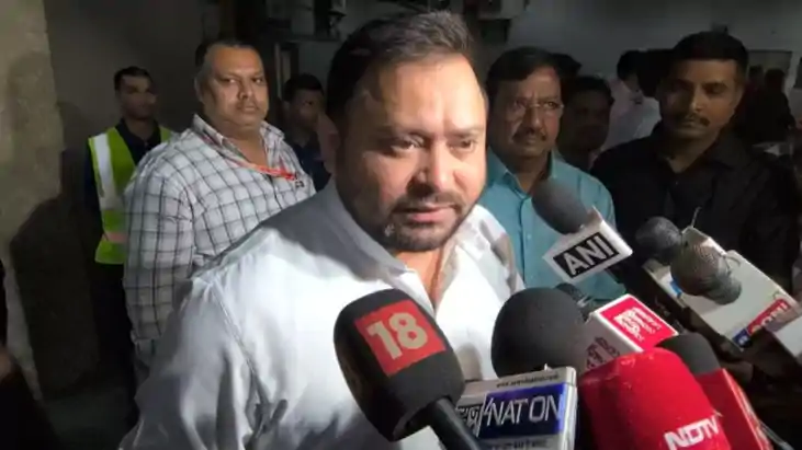 तेजस्वी यादव का एनडीए सरकार पर तीखा हमला: कहा-उपचुनाव के नती