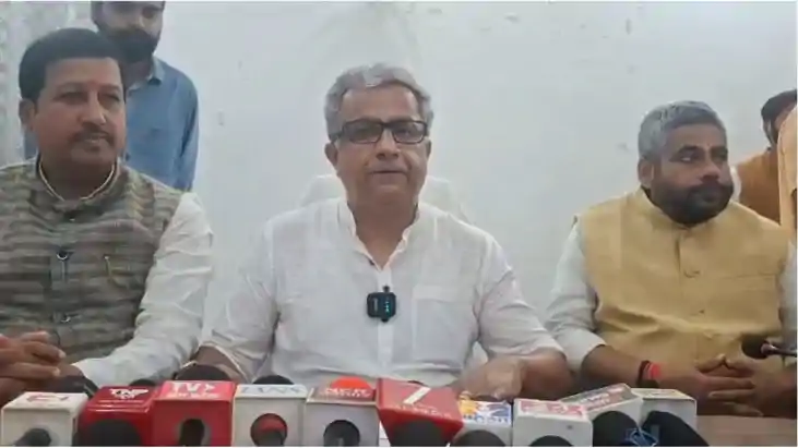 'लोकतंत्र बचाओ, अराजकता हटाओ' पदयात्रा के माध्यम से भागलपुर 