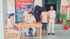 Bihar News: सीएसपी लूटकांड का पुलिस ने किया खुलासा, बाइक और खोखा के साथ दो नकाबपोश बदमाश गिरफ्तार