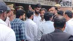 honor killing  गर्लफ्रेंड से कोर्ट मैरेज करने पहुंचे हिस्ट्रीशीटर की कचहरी में हुई हत्या, अपराधियों ने प्रेमिका के सामने चाकू से गला रेता