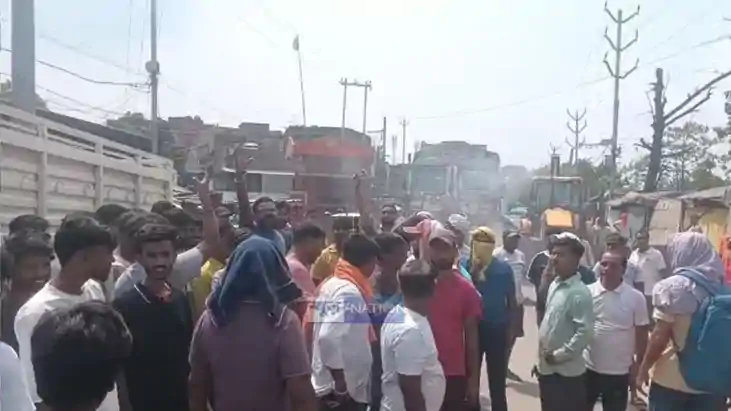 Bihar News:आरा में जलजमाव पर फूटा गुस्सा, सड़क पर उतरे लोग, 
