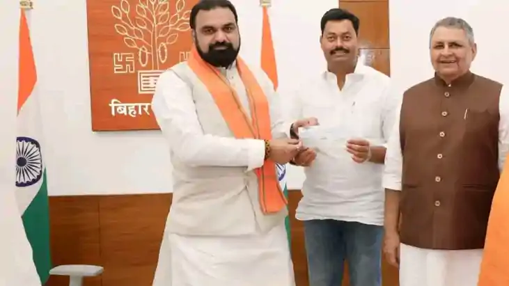 बाढ़ पीड़ितों की मदद के लिए मंत्री लखेंद्र पासवान की पहल, सी
