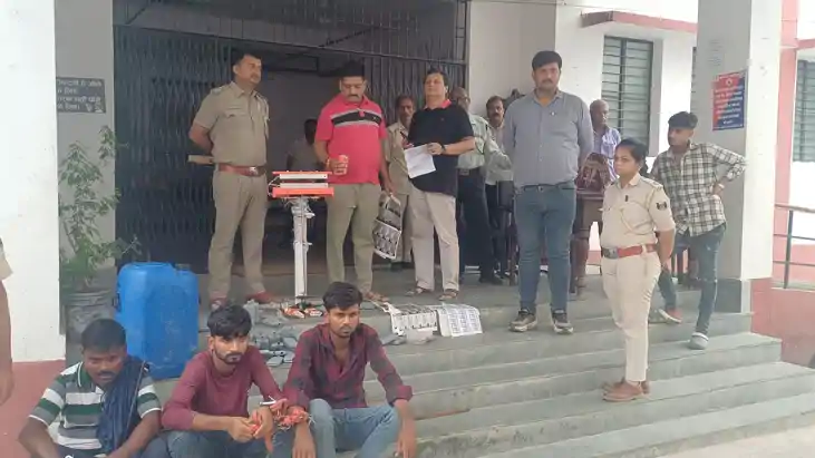 Bihar Crime - शराबबंदी वाले बिहार में हो रही ब्रांडेड कंपनी Bihar Crime - शराबबंदी वाले बिहार में हो रही ब्रांडेड कंपनी