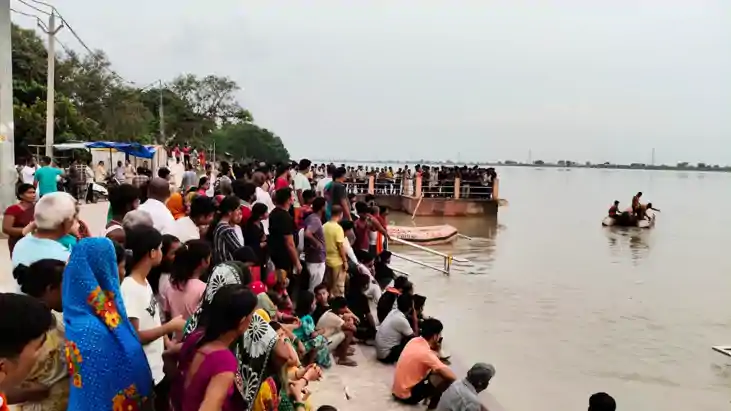 Bihar News : सारण के आमी गंगा घाट पर स्नान के दौरान 18 वर्षी