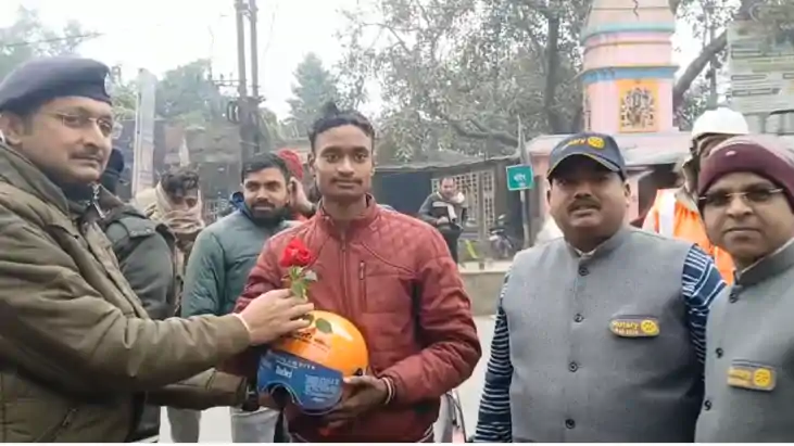 Bihar News : बेतिया एसपी ने खुद संभाली कमान, बिना हेलमेट बाइ