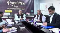 Bihar News : बिहार में रोज सड़क पर इतने आ रहे नए वाहन, 18 सौ से अधिक लोगों का बन रहा ड्राइविंग लाइसेंस, कल से निजी स्कूल बसों की होगी सघन जांच   