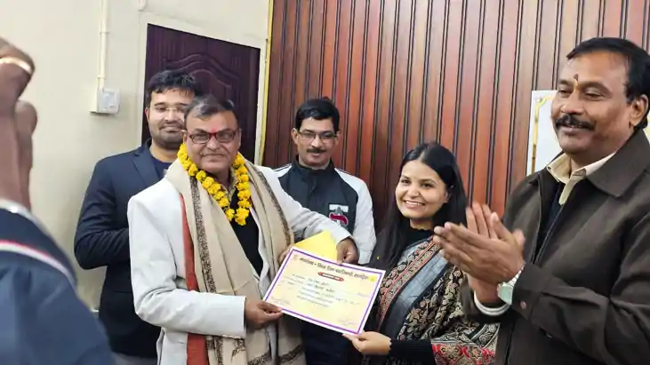 Bihar News : खगड़िया में शिक्षा विभाग का ऐतिहासिक पल, मंच पर