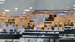 डीएम के तेवर से शिक्षा विभाग में हड़कंप, बैठक से नदारद BEO पर गिरेगी गाज, लापरवाह संवेदकों पर जुर्माना तय