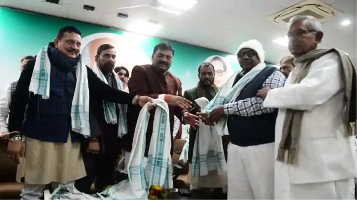 Bihar Politics : पटना में जदयू ने मनाया कार्यकर्ता सम्मान सम