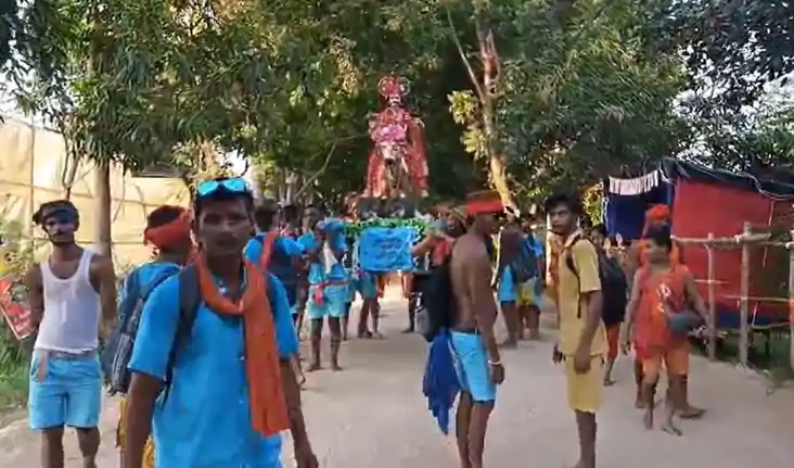 नन्दी पर हो के सवार भोलाजी चले दुल्हा बनके... भगवान शिव दुल्