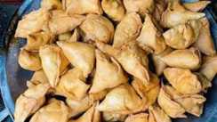 Street food - केंद्र सरकार तय करेगी सबसे ज्यादा बिकनेवाले स्ट्रीट फूड ‘समोसे’ की साइज और रेट! संसद में भाजपा सांसद ने की मांग