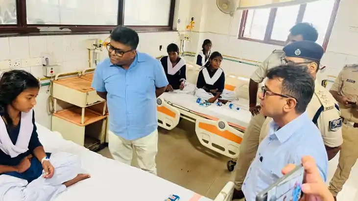 Bihar News : नालंदा में कीड़ा युक्त भोजन करने से 13 छात्राओं Bihar News : नालंदा में कीड़ा युक्त भोजन करने से 13 छात्राओं