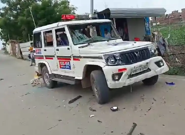 Bihar police - थाने में भी पुलिसकर्मी सुरक्षित नहीं, लोगों न
