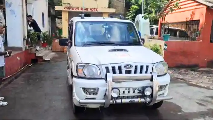 Bihar News : सत्तारुढ़ दल का झंडा लगे स्कार्पियो से भारी मात् Bihar News : सत्तारुढ़ दल का झंडा लगे स्कार्पियो से भारी मात्