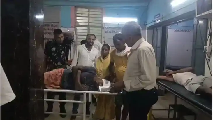 बाल कटाने पहुंचे युवक पर नाई ने उस्तरे से किया हमला, हालत गं